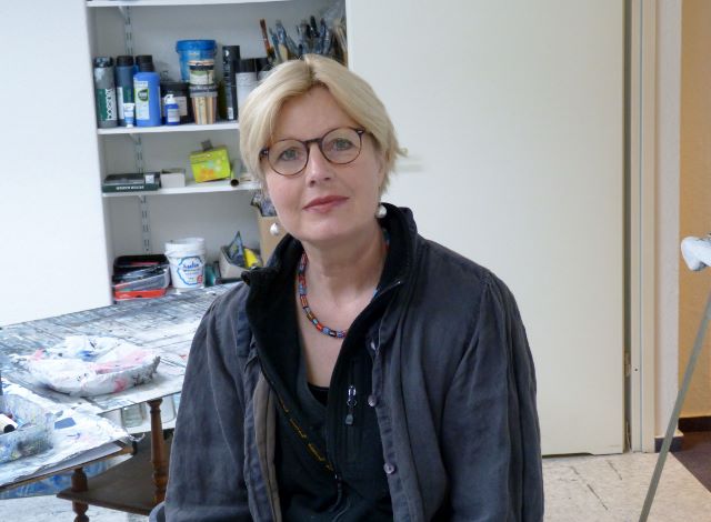 Ellen Fuhr in ihrem Atelier in Berlin-Pankow, 2015. Foto © Urszula Usakowska-Wolff