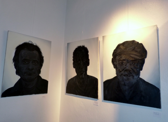 Mario Lischewsky, Illumination 13.7 (links), Illumination 23.22 und Illumination 21.22, 2005, Öl auf Leinwand, jeweils 90 x 70 cm. Foto © Urszula Usakowska-Wolff