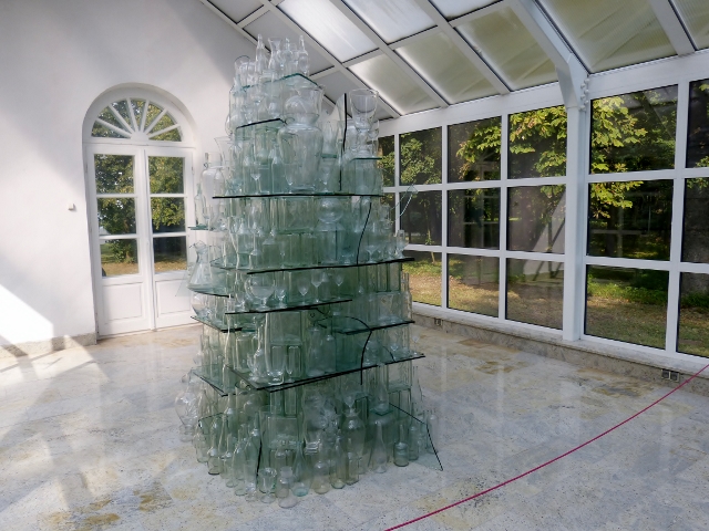 Tony Cragg, Clear Glass Stack, 2000. Ausstellung "Sculpture", CRP Orońsko, 2016. Foto © Urszula Usakowska-Wolff