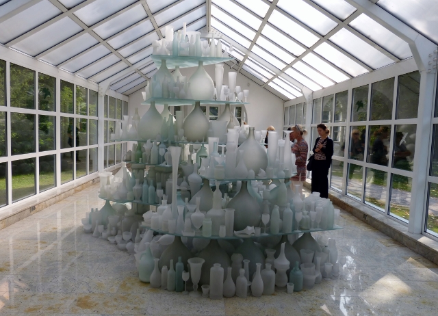 Tony Cragg, Fields of Heaven, 1998, Glas. Ausstellung "Sculpture", CRP Orońsko, 2016. Foto © Urszula Usakowska-Wolff