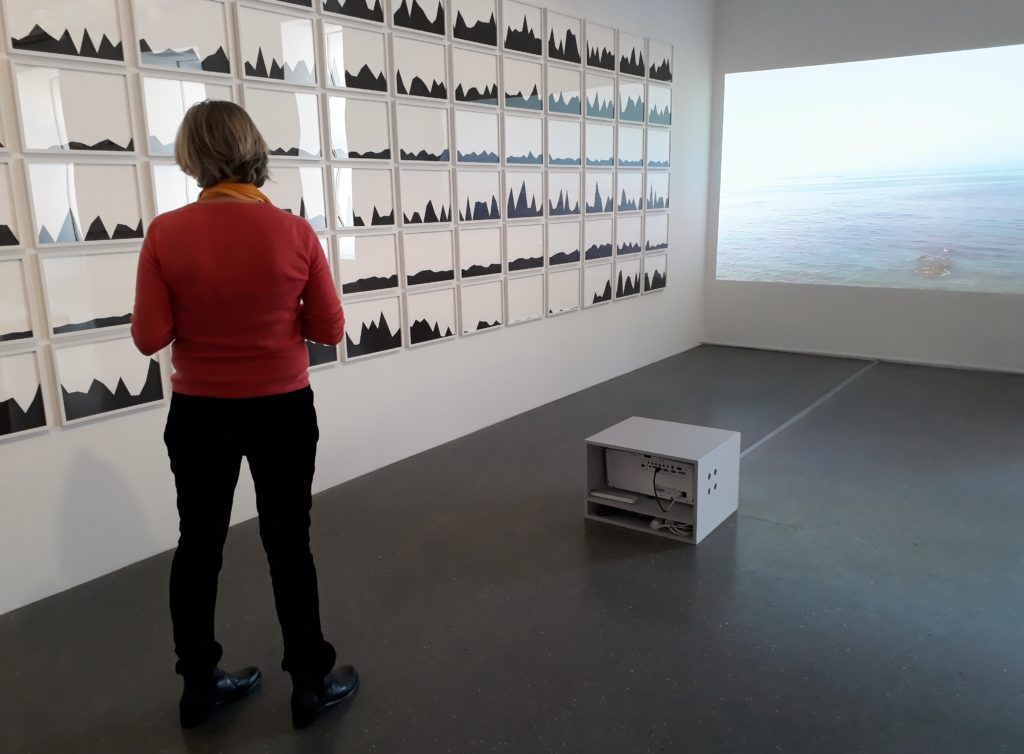 Blick in die Ausstellung "seeing is believing" von Caline Aoun im PalaisPopulaire Berlin. Foto © Urszula Usakowska-Wolff