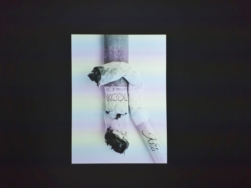 Natalie Czech, "Kool Kiss", 2019 (aus der Serie “Cigarette Ends”). Diaprojektion (Detail). Foto: Usakowska-Wolff