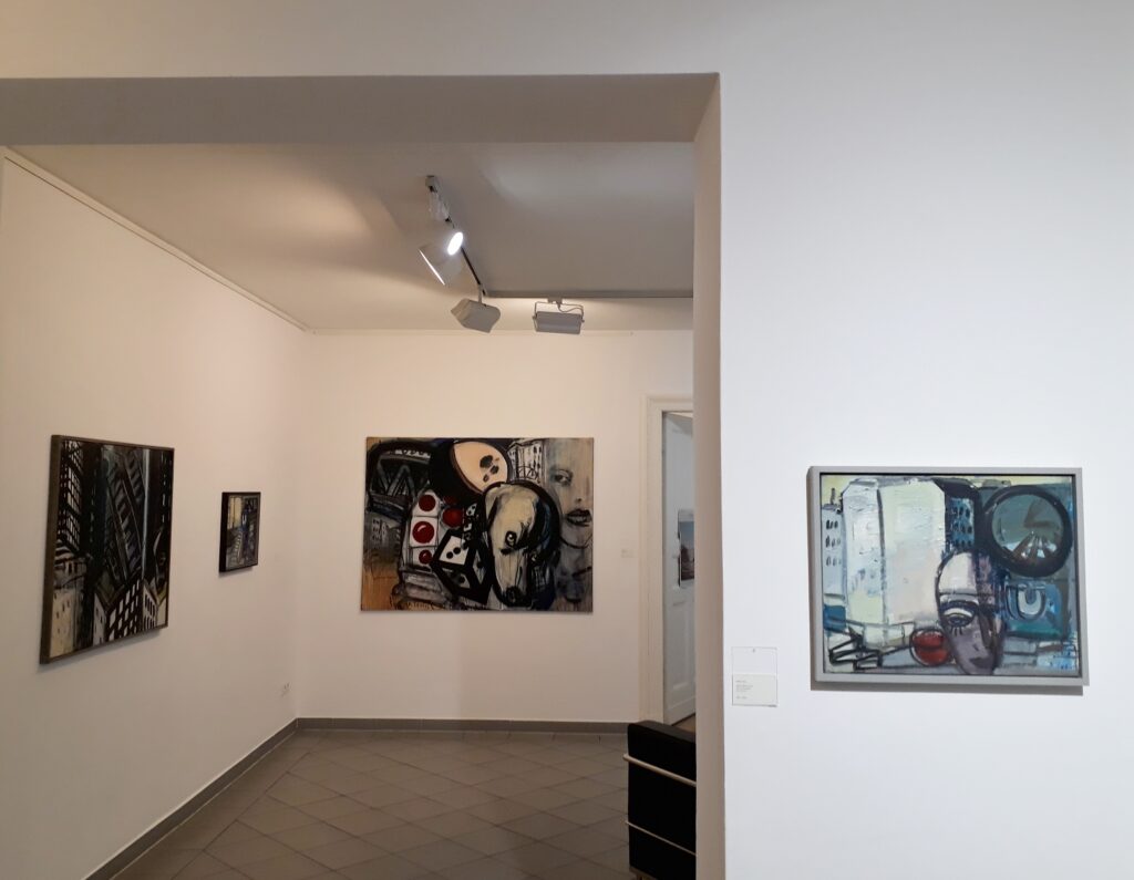 Blick in die Ausstellung Zufall, Blick und Spiel von Ellen Fuhr, Galerie Helle Coppi, Berlin, 2020/2021. Foto © Urszula Usakowska-Wolff