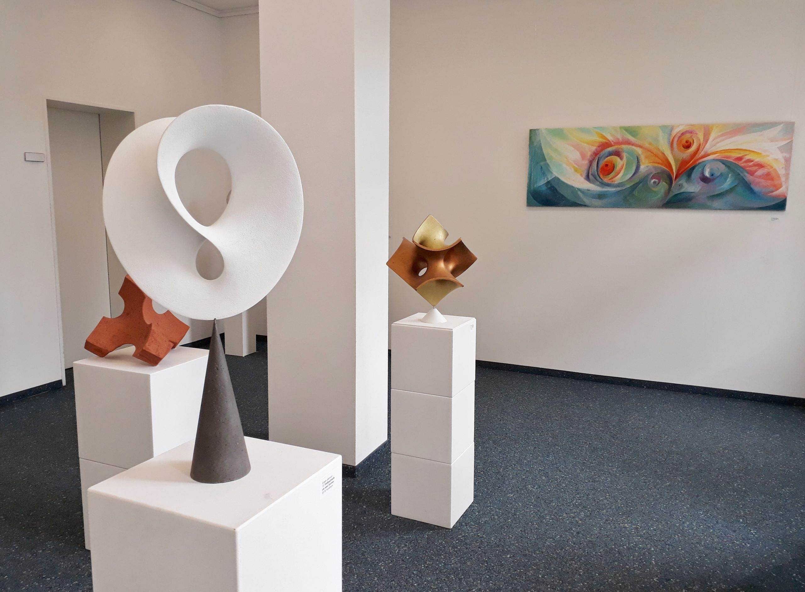 Ausstellung "Mario Lischewsky, Malerei. Jürgen Jaehnert, Skulptur", Galerie 100. Foto © Urszula Usakowska-Wolff