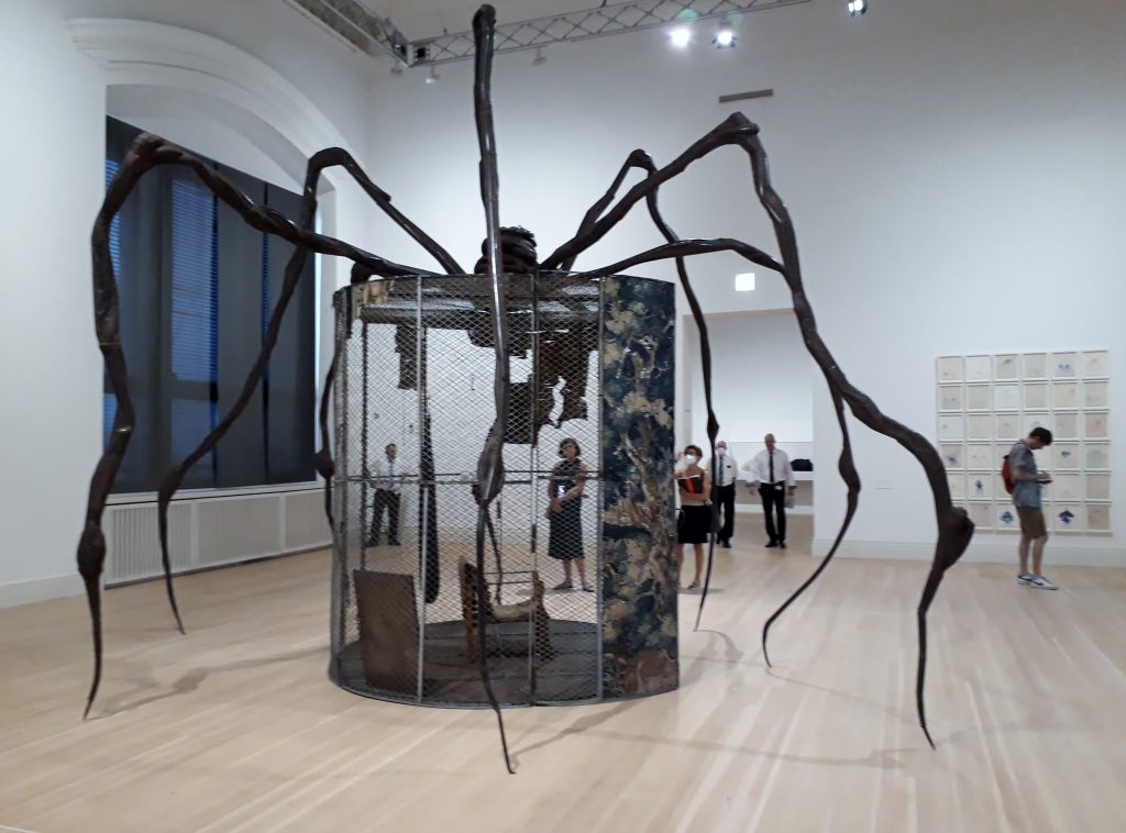 Louise Bourgeois, Spider (2), 1997, Installationsansicht Gropius Bau. Foto: Urszula Usakowska-Wolff