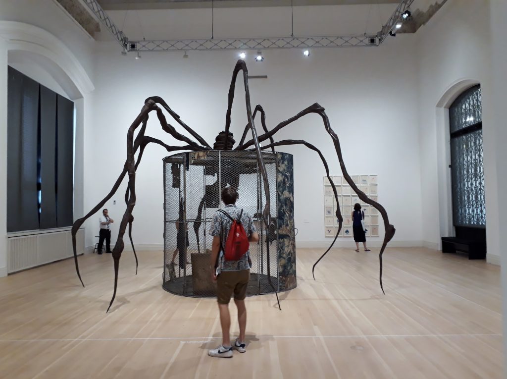 Louise Bourgeois, Spider (6), 1997, Installationsansicht Gropius Bau. Foto: Urszula Usakowska-Wolff