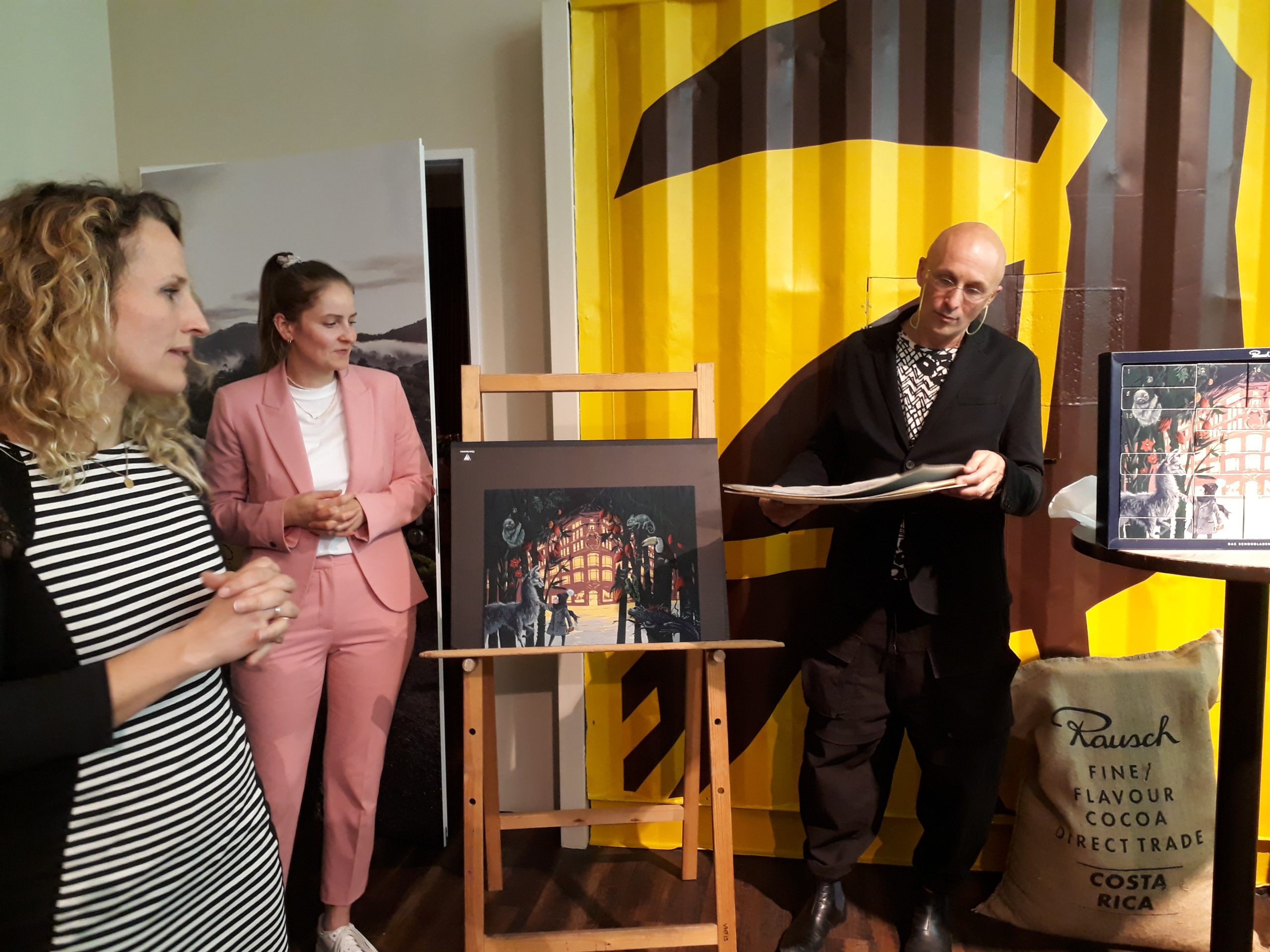 Aljoscha Blau präsentiert seinen Adventskalender im Schokoladenhaus Rausch in Berlin am 7. Oktober 2022. Foto © Urszula Usakowska-Wolff
