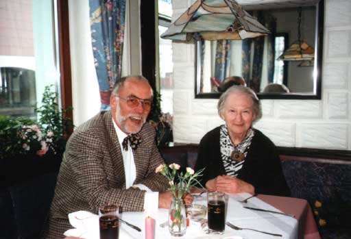 Erna Rosenstein mit Manfred Wolff in Gütersloh, 16.03.1997. Foto © Urszula Usakowska-Wolff