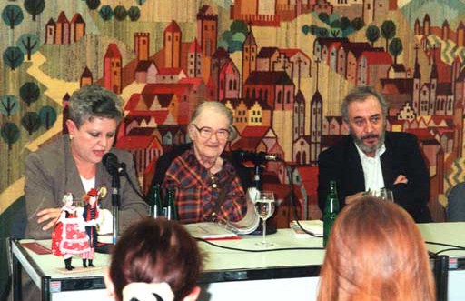 Urszula Usakowska-Wolff, Erna Rosenstein und Adama Sandauer, Leipziger Buchmesse 1996. Foto © Manfred Wolff