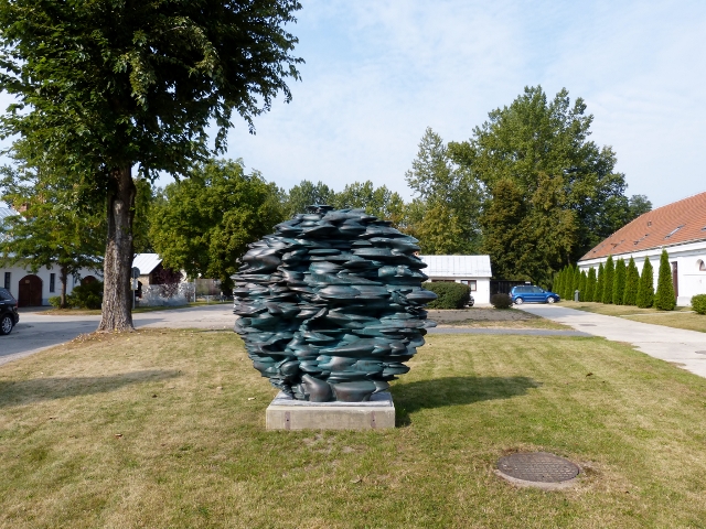 Tony Cragg, Versus, 2011, Bronze. Ausstellung "Sculpture", CRP Orońsko, 2016. Foto © Urszula Usakowska-Wolff
