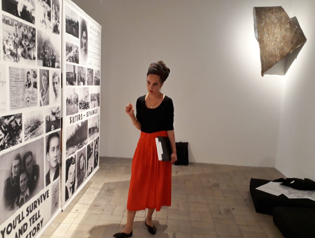 Zuzanna Hertzberg, performative Installation und Vortrag über "Mechitza", 11.06.2022, KW Institute for Contemporary Art, 12. Berlin Biennale. Foto © Urszula Usakowska-Wolff